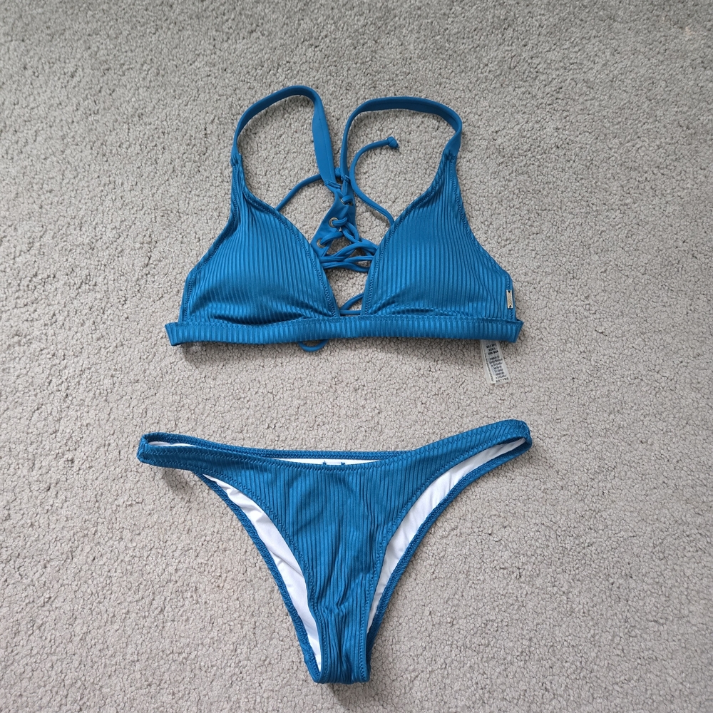 Stylish Blue Ribbed Bikini Set - Picture 1 of 4